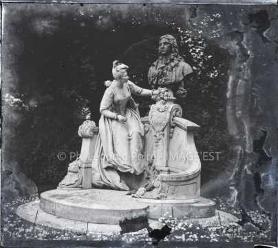 Monument à Antoine Watteau (Paris)